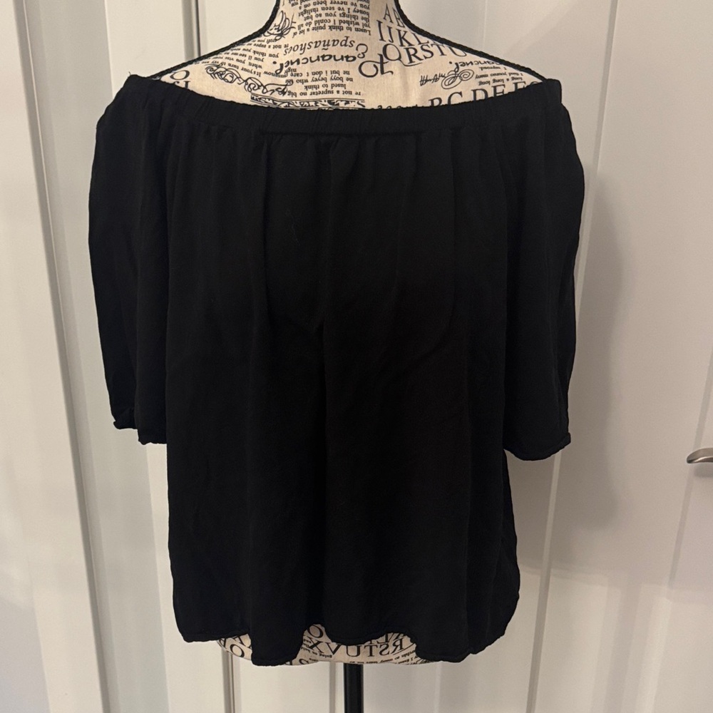 Heart & Hips Black Off-Shoulder Blouse